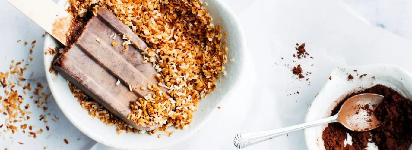 Polos helados de café Power Up Cokare con coco y chocolate